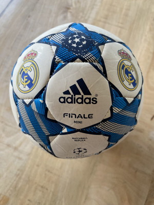 Adidas Finale 11 Real Madrid Mini Football Ball like new, 2011