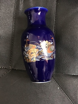Vase with peacock design 16cm blue porcelain new