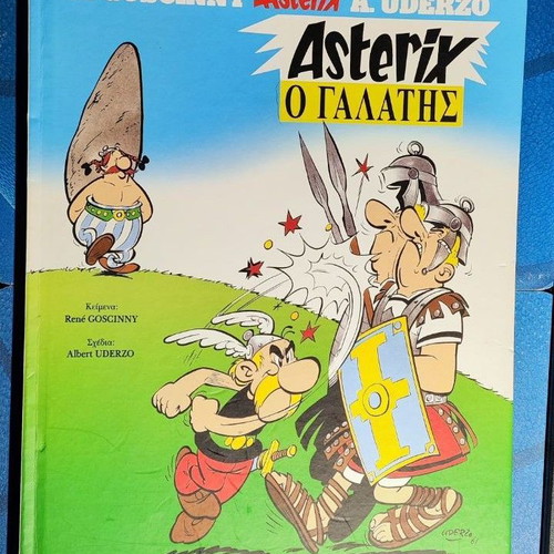Asterix comics used, pack of 4 issues