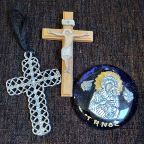 Crosses and icon like new, pack of 2 crosses and 1 icon