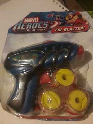 Marvel Heroes Tri-Blaster toy new