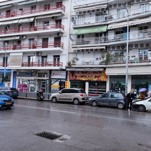 Επιχείρηση ξηρών καρπών και καφέδων Ηλιοτρόπιο με 40 χρόνια λειτουργίας