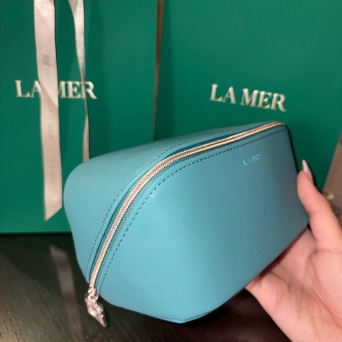 La Mer toiletry bag new turquoise