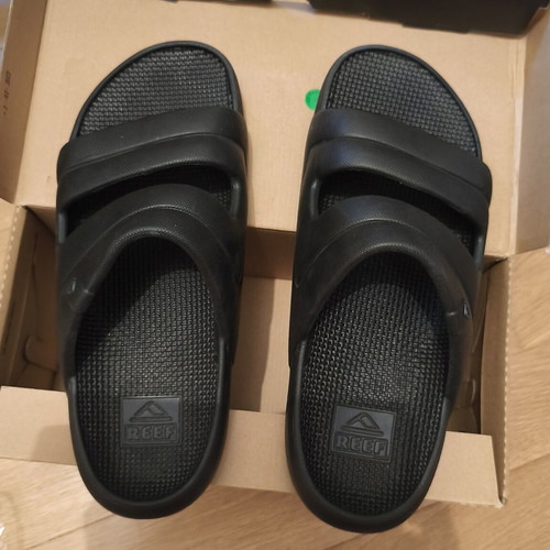 Reef Oasis men's slides black like new, size USA 8 (40-41)