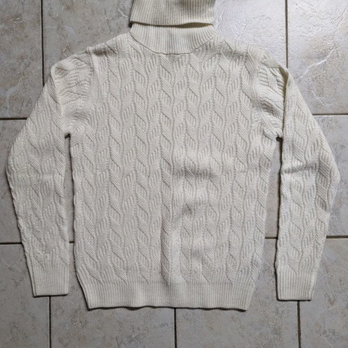 Knitted turtleneck size M like new, very warm for winter