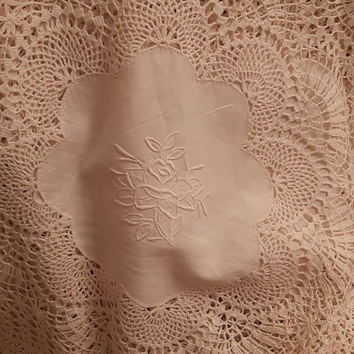 Round tablecloth with handmade lace and embroidery, new 1.60×1.60