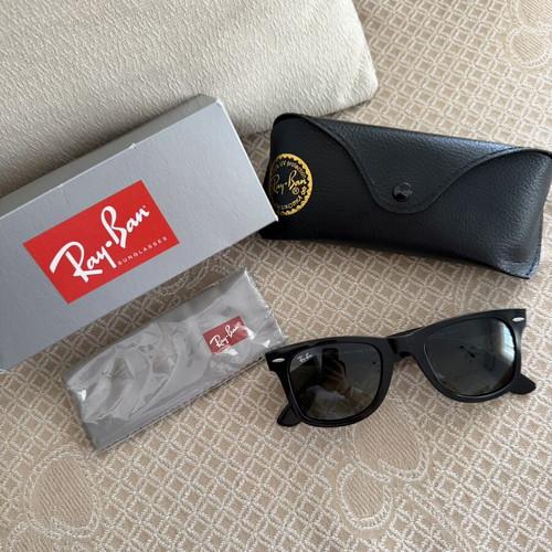 Ray-Ban Wayfarer sunglasses, black