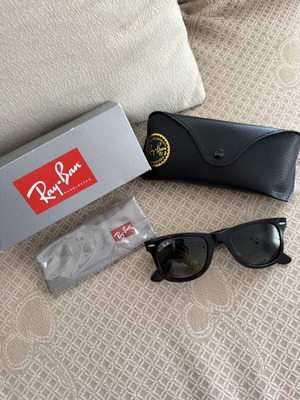 Ray-Ban Wayfarer sunglasses, black
