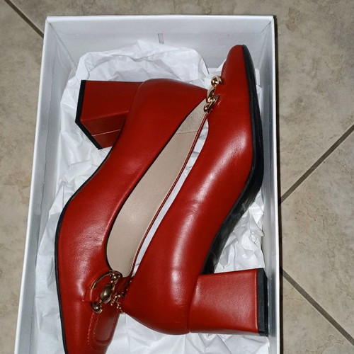 Avento red pumps new with low square heel size 38