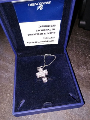 Κολιέ με διπλό σταυρό από κρύσταλλο Swarovski σαν καινούργιο, ασημί