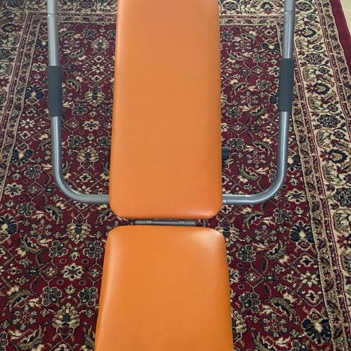 Abdominal workout bench like new with seat