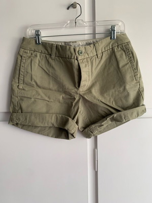 J. Crew Broken In Boyfriend khaki shorts new, size S