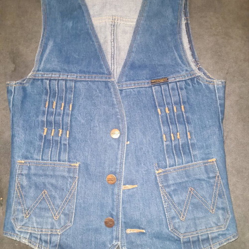 Wrangler denim vest like new, blue, size XS