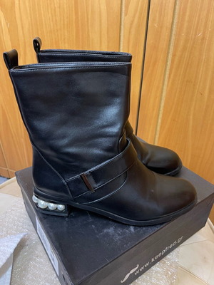 Keep Fred faux leather ankle boots with pearls size 39 like new