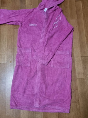 Arena kids bathrobe size L like new, fuchsia color