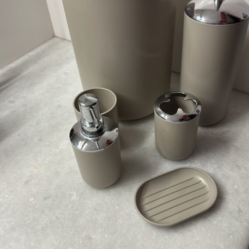 Bathroom set like new