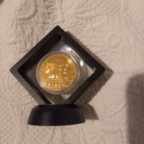 Bitcoin collectible coin new gold plated in black case 7cm