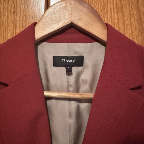 Theory blazer like new, burgundy, size small