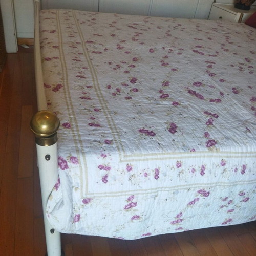 Double bed with nightstand like new, includes mattress