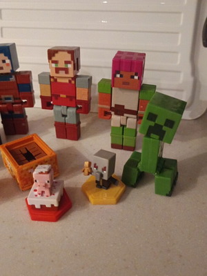 Minecraft figures like new, pack