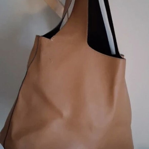 Women's shoulder bag used, tan color with zipper