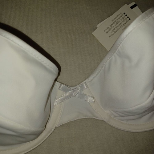 Chantelle bra new, size 80B, ivory