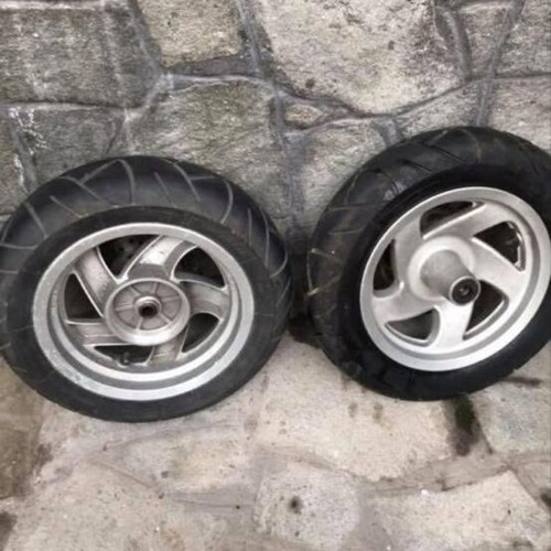Yamaha Majesty 250 used tires with rims and brake discs
