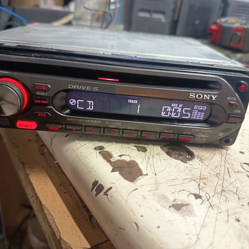 Sony Xplod CDX-GT200 car CD player