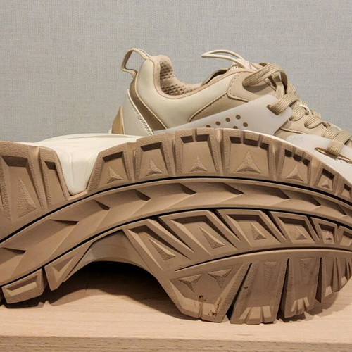 Buffalo sneaker like new, size 41, beige