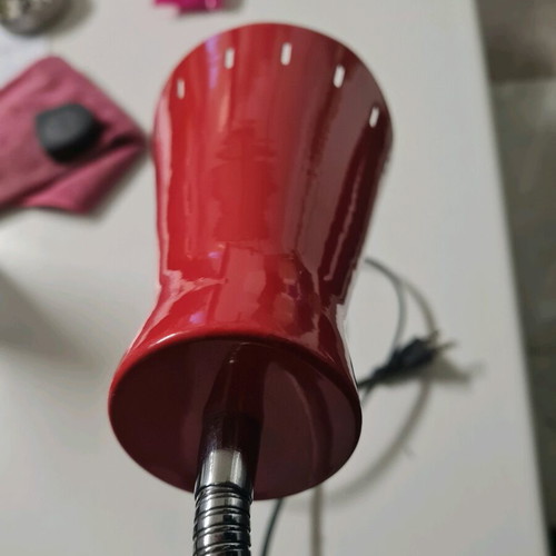 Desk lamp HD 712 like new, red with clip