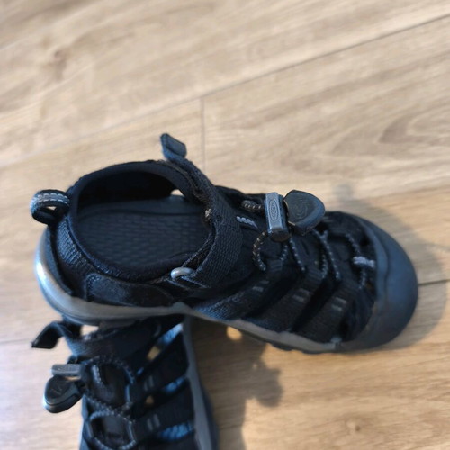 Keen Newport H2 size 30 used black sandals for kids