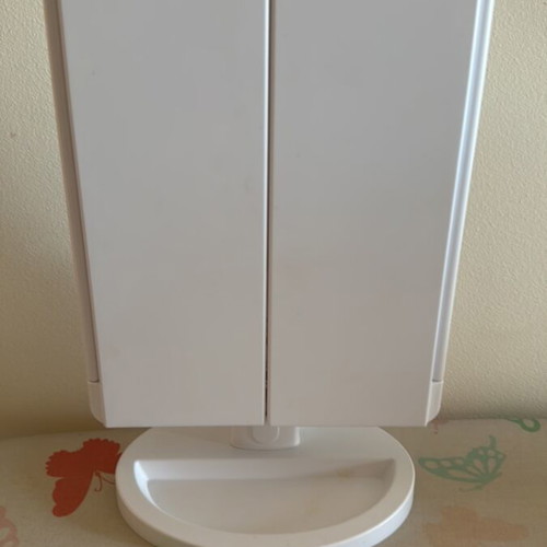 Cien triple makeup table mirror with LED light like new, white