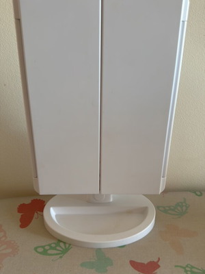 Cien triple makeup table mirror with LED light like new, white