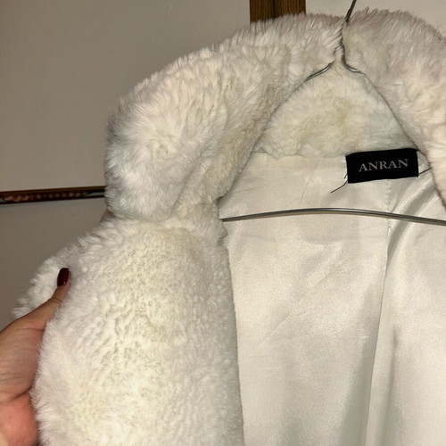 Thick synthetic fur coat like new, one size, white