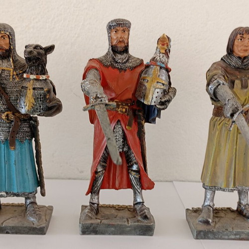 9 Knights used resin figures with detailed design