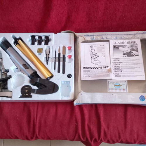 Microscope and Telescope Set 1990-95 like new, collectible