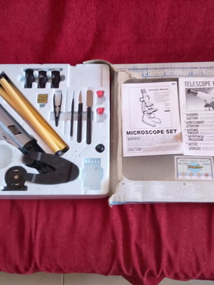 Microscope and Telescope Set 1990-95 like new, collectible