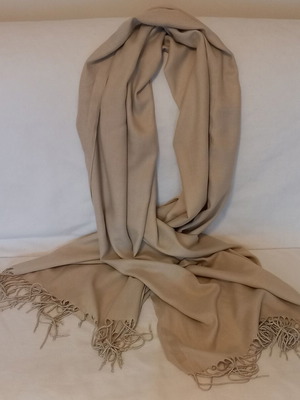 Μαντήλι μεταχειρισμένο κρεμ σάλι 190x72 εκ.