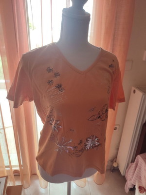 Short-sleeve t-shirt XL like new, yellow and orange