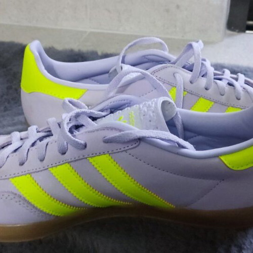 Adidas Gazelle sneakers new, size 42.5, purple