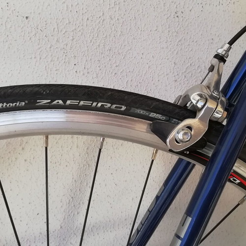 Handmade road bike new, blue, 700c wheels, V-brakes, gears