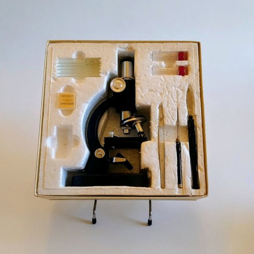 Hobby educational microscope used with 3 lenses and lighting