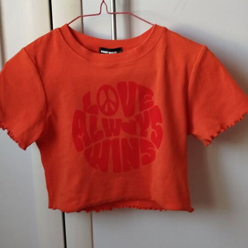 Orange crop top t-shirt size XS like new
