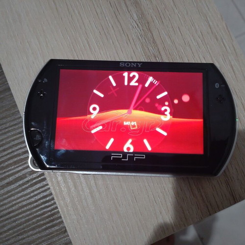 Psp Go 16 GB like new with 6 games and case