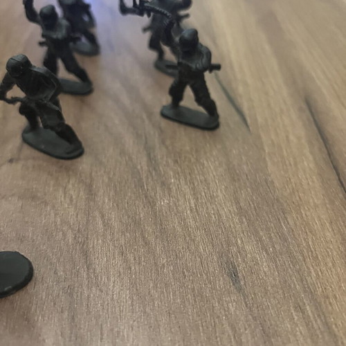 Solpa ninja toy soldiers used, pack of 18 with 3 plastic figures and base