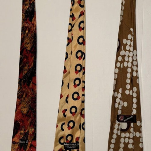 Set of 3 vintage ties like new with unique designs