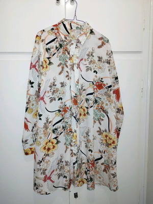 Shirt like new, size S-M with beautiful patterns