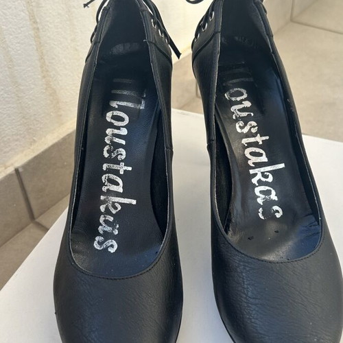 Leather black pumps size 40 like new
