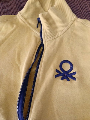 Benetton yellow jacket for 10 years like new