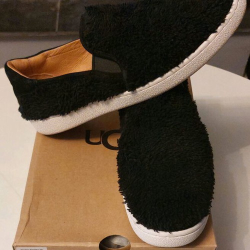UGG W Ricci Black Slip-On Sneakers Like New Size 40